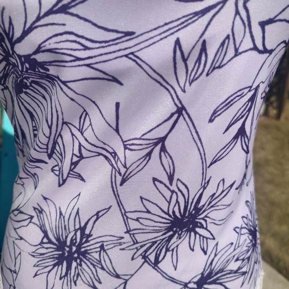 💥 3/$20 The Limited Medium Lace and Purple Flower Camisole! - Picture 6 of 11